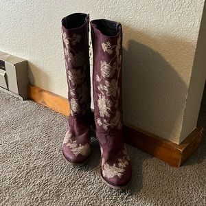 Liberty Black Pressed Blossom Boots in Cabernet/Sundance catalog 8 1/2 M